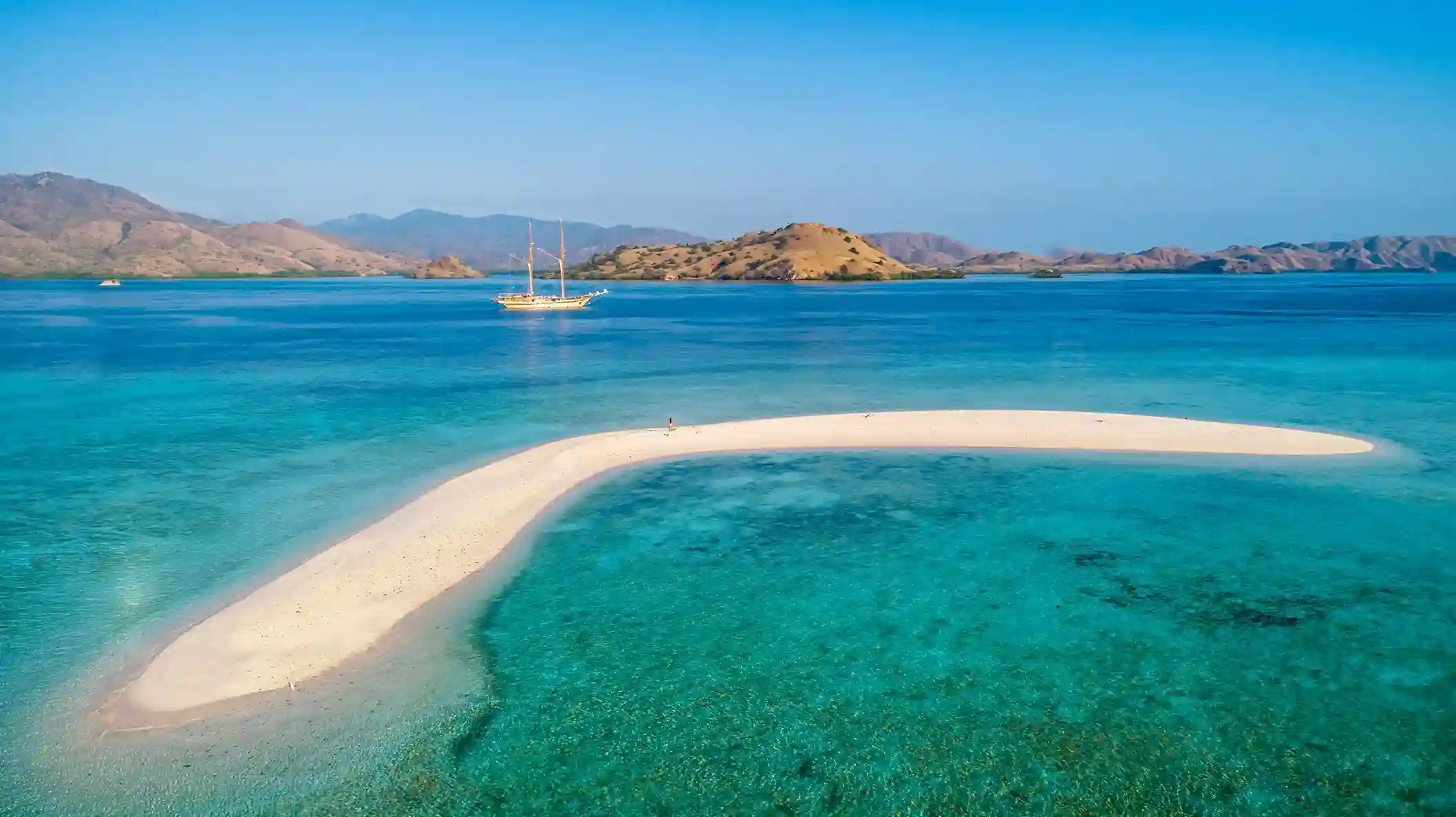 Sand-Bar | Komodo Island Liveaboard